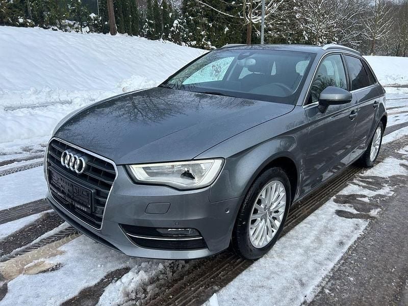 Grau Gebraucht 2013 Audi A3 Ambiente Limousine | 12.480 € (Fairer Preis) - Bild 1/4