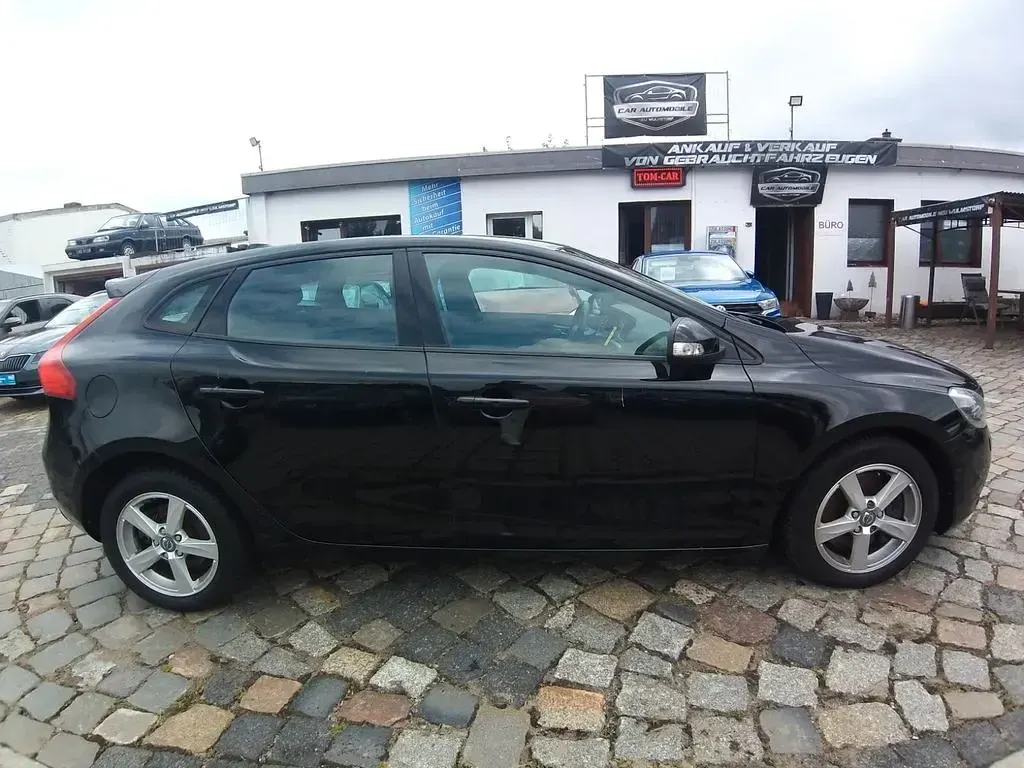Gebraucht Volvo V40 Kinetic 150 PS (110 kW) 2012 Schwarz Kleinwagen