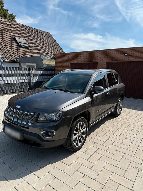 Grau Gebraucht 2014 Jeep Compass Limited SUV | 6.499 € (Fairer Preis) - Bild 1/4