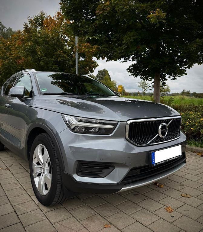 Grau Gebraucht 2018 Volvo XC40 Momentum SUV | 22.000 € (Fairer Preis) - Bild 1/4