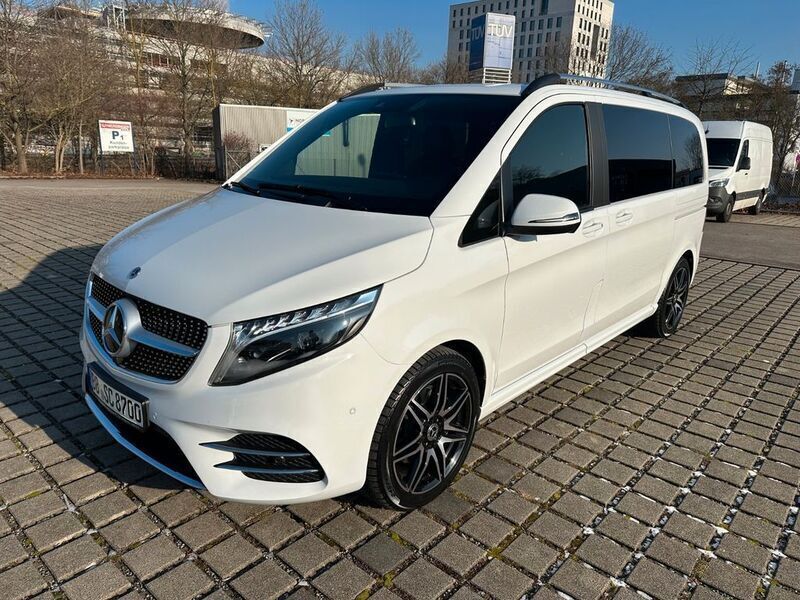Weiß Gebraucht 2024 Mercedes V220 Van / Kleinbus | 61.190 € - Bild 1/4
