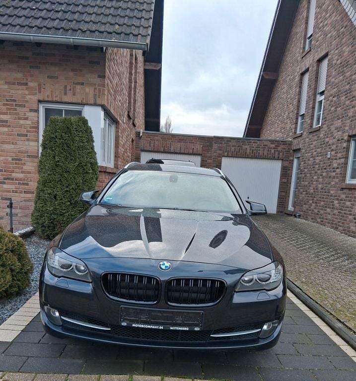 Grau Gebraucht 2012 BMW 530 Kombi | 10.700 € (Superpreis) - Bild 1/4