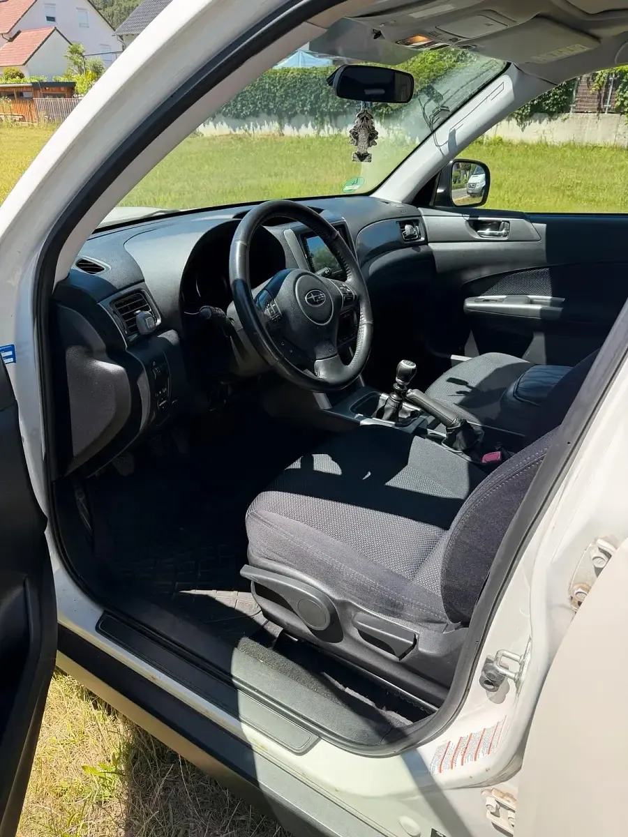 Gebraucht Subaru Forester 147 PS (108 kW) 2011 Weiß SUV