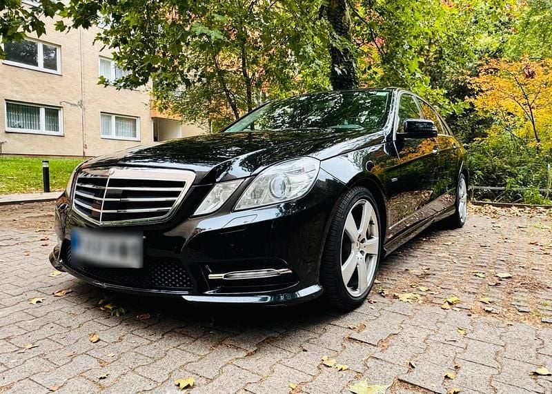 Gebraucht Mercedes E350 AMG 265 PS (194 kW) 2012 Schwarz Limousine
