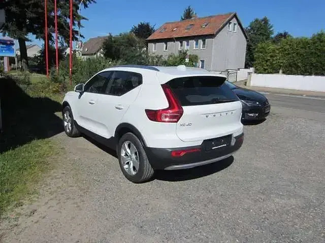 Gebraucht Volvo XC40 Momentum 150 PS (110 kW) 2019 Ice white, solid SUV