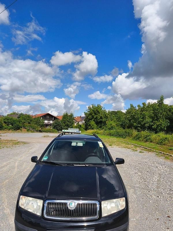 Schwarz Gebraucht 2005 Skoda Fabia Kombi | 650 € (Guter Preis) - Bild 1/4