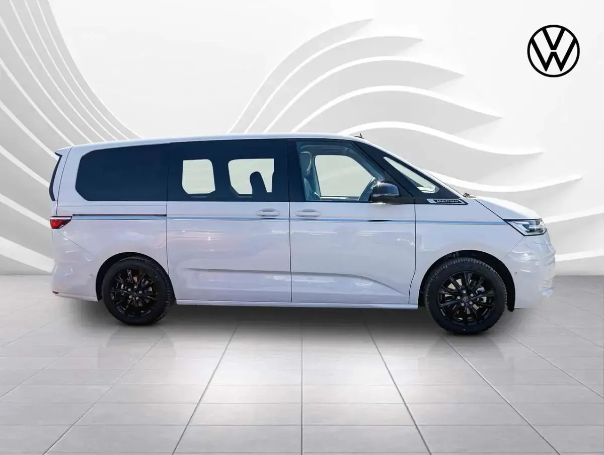 Gebraucht VW Multivan Style 150 PS (110 kW) 2025 Candyweiß Van / Kleinbus