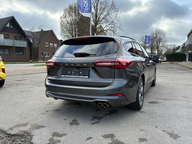 Gebraucht Ford Focus ST-Line X 155 PS (114 kW) 2024 Grau Limousine