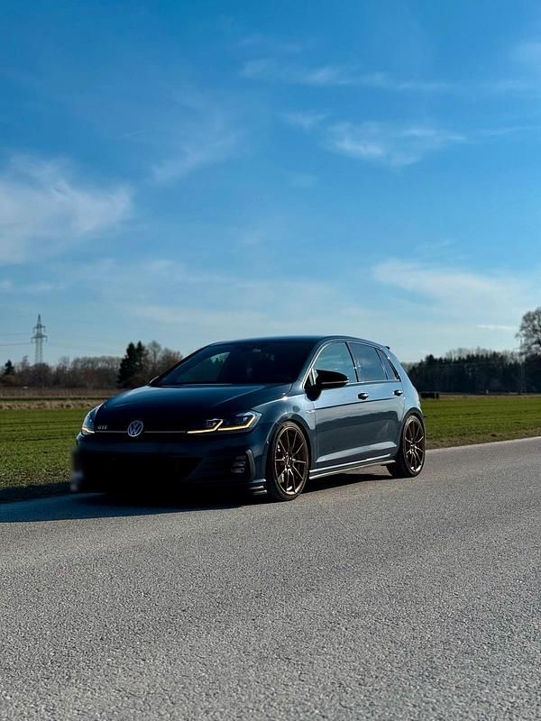 Gebraucht VW Golf VII GTI 245 PS (180 kW) 2017 Andere farben Limousine