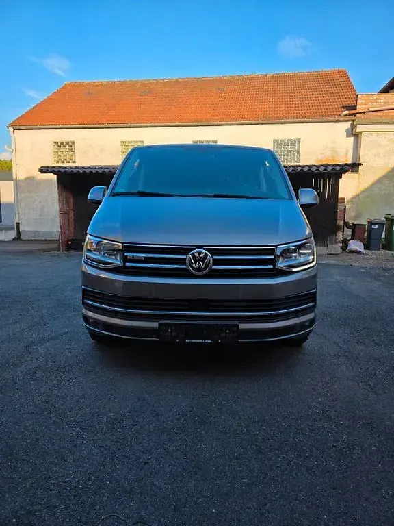 Gebraucht VW Multivan 204 PS (150 kW) 2018 Grau Van / Kleinbus