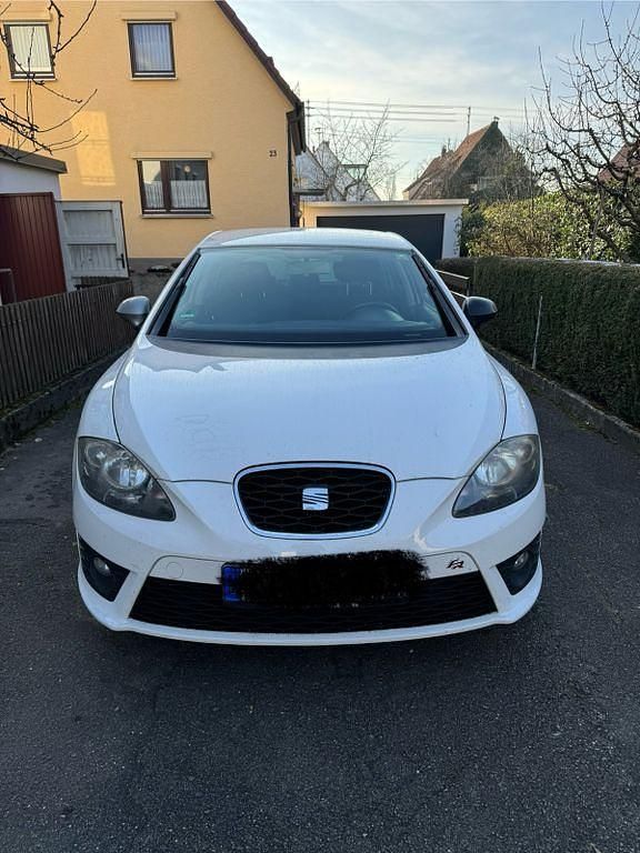 Weiß Gebraucht 2009 Seat Leon FR Limousine | 5.530 € (Fairer Preis) - Bild 1/2