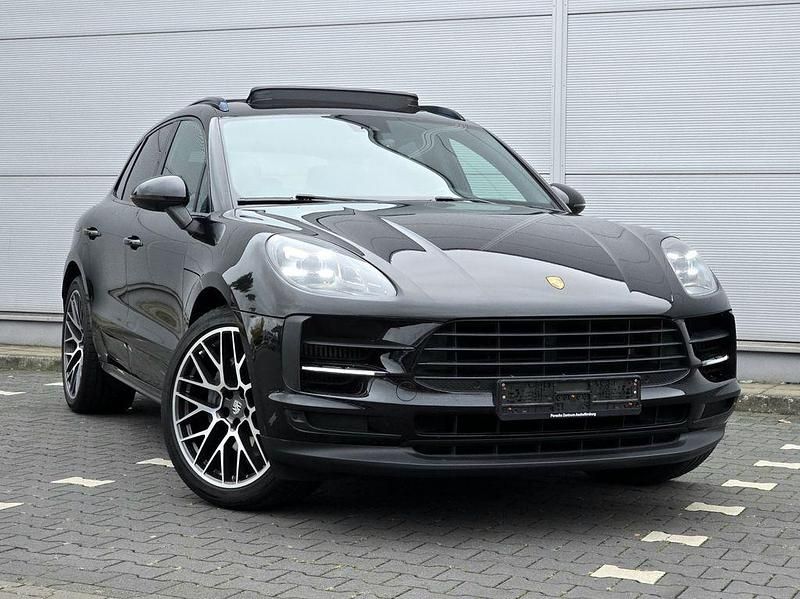 Tiefschwarz Gebraucht 2021 Porsche Macan SUV | 59.900 € (Fairer Preis) - Bild 1/4