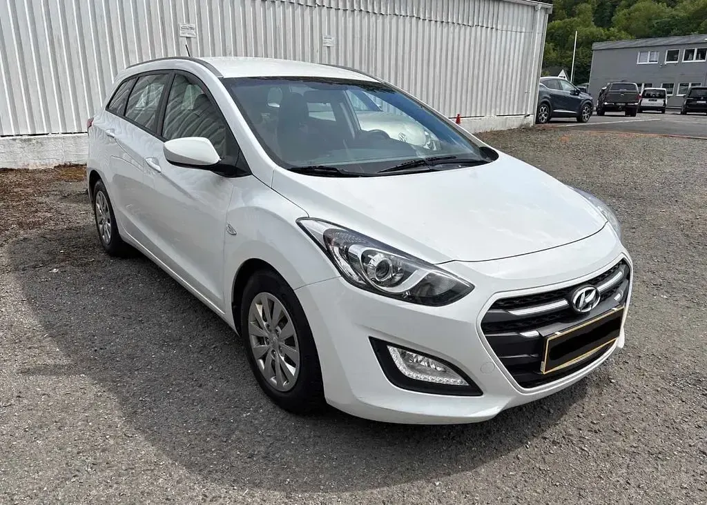 Gebraucht Hyundai i30 Classic 110 PS (80 kW) 2015 Polar white Kombi