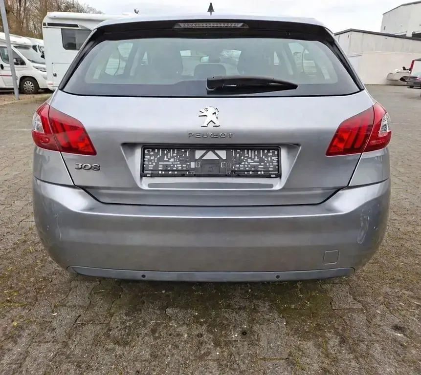 Gebraucht Peugeot 308 Active 125 PS (91 kW) 2014 Silber Limousine