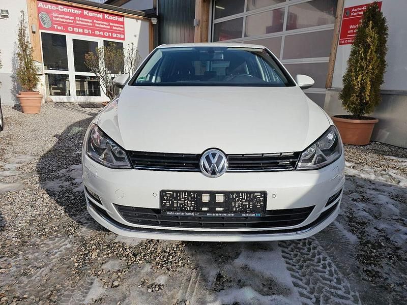 Weiß Gebraucht 2015 VW Golf LOUNGE Limousine | 8.990 € (Guter Preis) - Bild 1/4