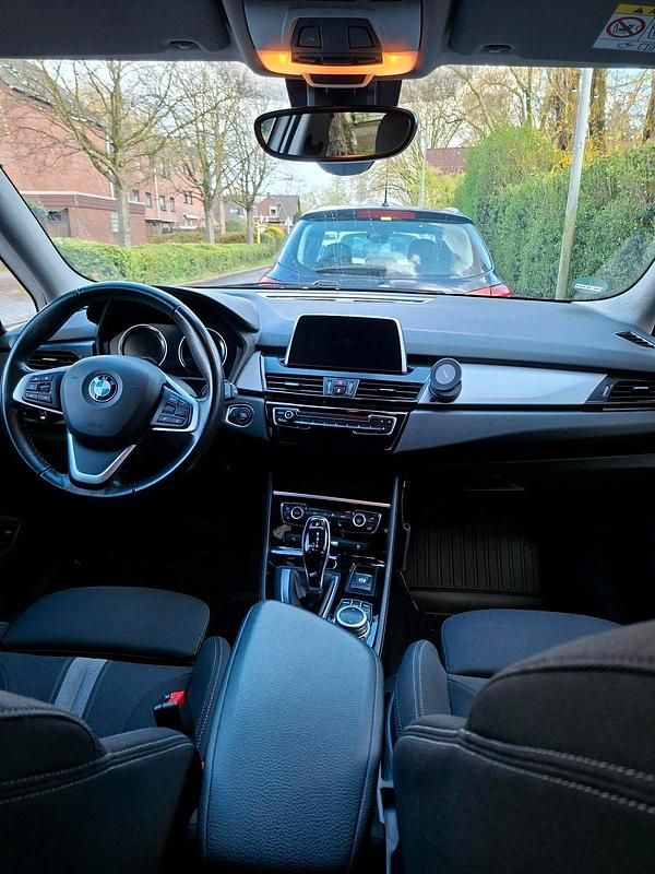 Gebraucht BMW 218 150 PS (110 kW) 2022 Weiß Van / Kleinbus