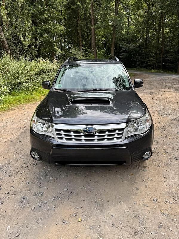 Grau Gebraucht 2012 Subaru Forester SUV | 5.200 € (Fairer Preis) - Bild 1/4