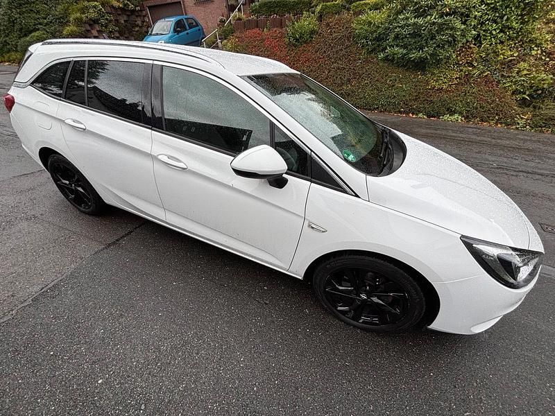 Weiß Gebraucht 2020 Opel Astra Elegance Kombi | 12.800 € (Guter Preis) - Bild 1/4