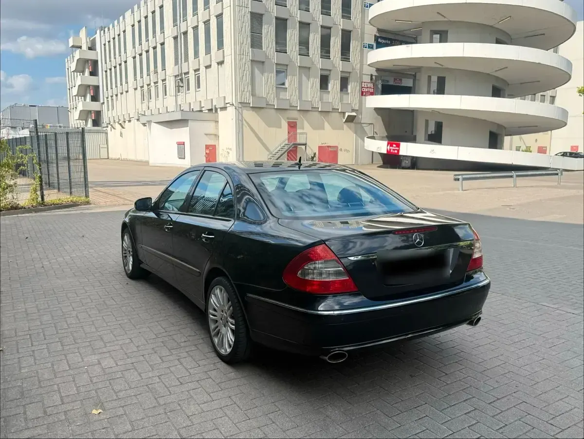 Gebraucht Mercedes E320 Avantgarde 224 PS (164 kW) 2006 Schwarz Limousine