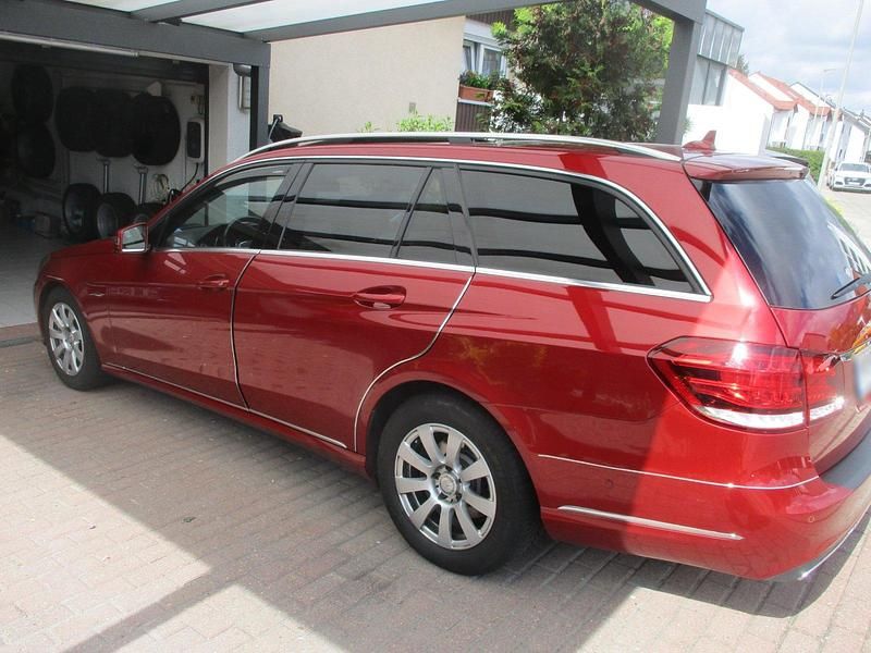 Gebraucht Mercedes E200 Edition 136 PS (100 kW) 2016 Rot Kombi