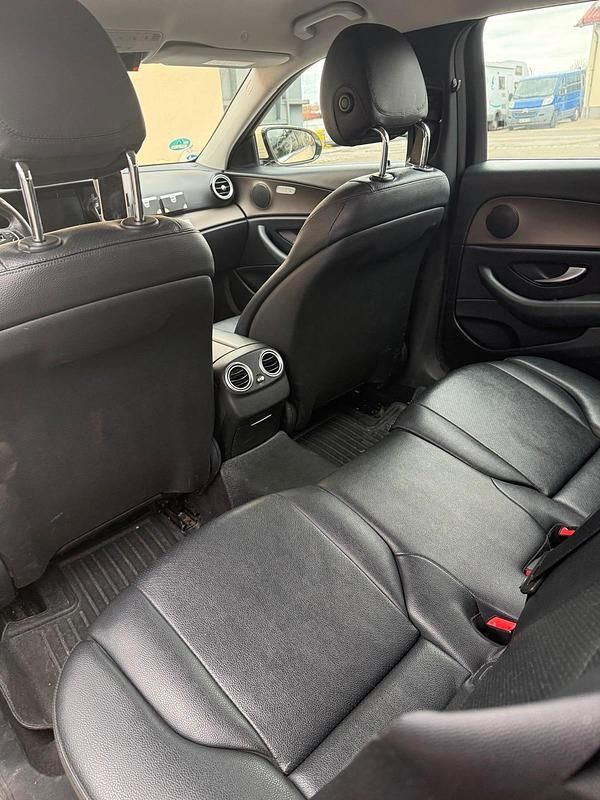 Gebraucht Mercedes E220 190 PS (139 kW) 2017 Beige Kombi