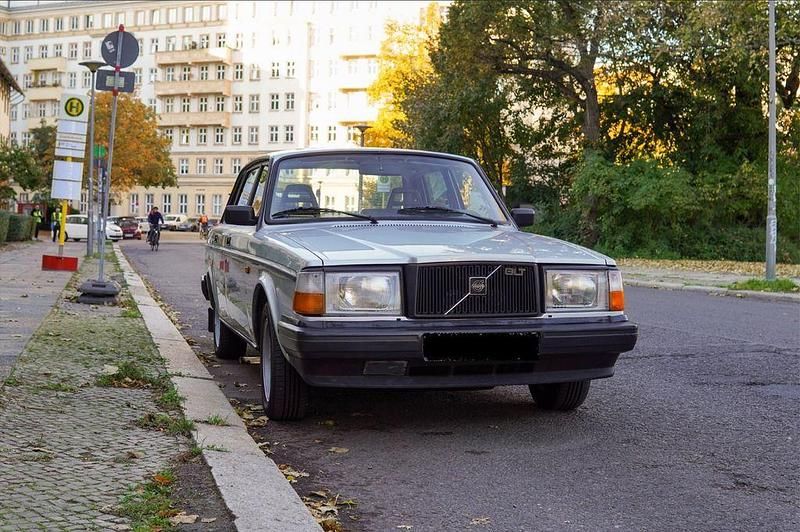 Gebraucht Volvo 244 131 PS (96 kW) 1983 Silber Limousine