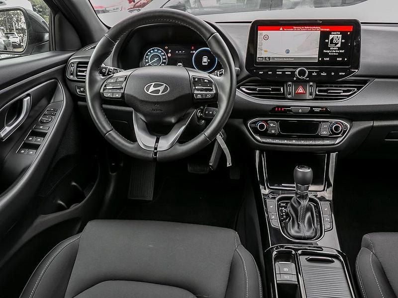 Gebraucht Hyundai i30 Advantage 101 PS (74 kW) 2024 Silber Limousine