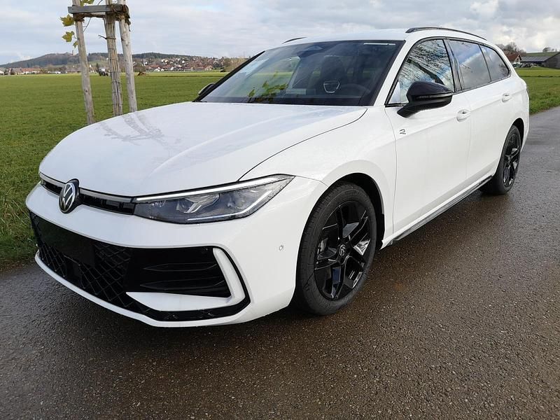 Candyweiß Neu 2024 VW Passat R-line Kombi | 49.775 € (Superpreis) - Bild 1/3