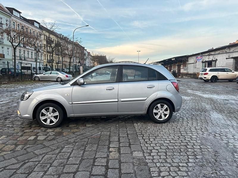 Gebraucht Kia Rio 97 PS (71 kW) 2010 Grau Kleinwagen