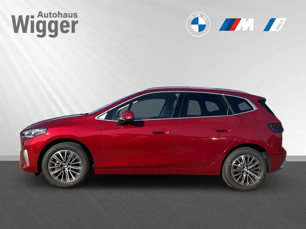 Neu BMW 220 Active Tourer Luxury Line 170 PS (125 kW) 2026 Rot Van / Kleinbus