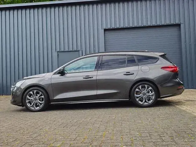 Gebraucht Ford Focus ST-Line 116 PS (85 kW) 2025 Silber Limousine