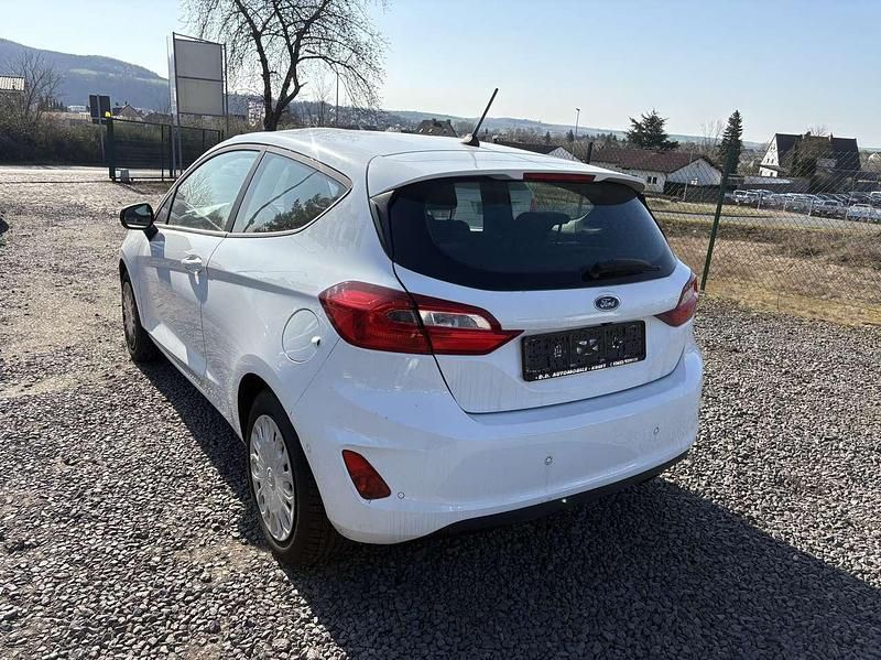 Gebraucht Ford Fiesta Trend 71 PS (52 kW) 2018 Weiß Kleinwagen