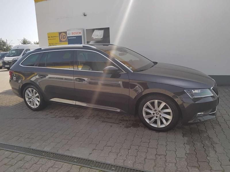 Hneda magnetic/magnetic braun Gebraucht 2019 Skoda Superb Style Kombi | 18.900 € (Guter Preis) - Bild 1/4