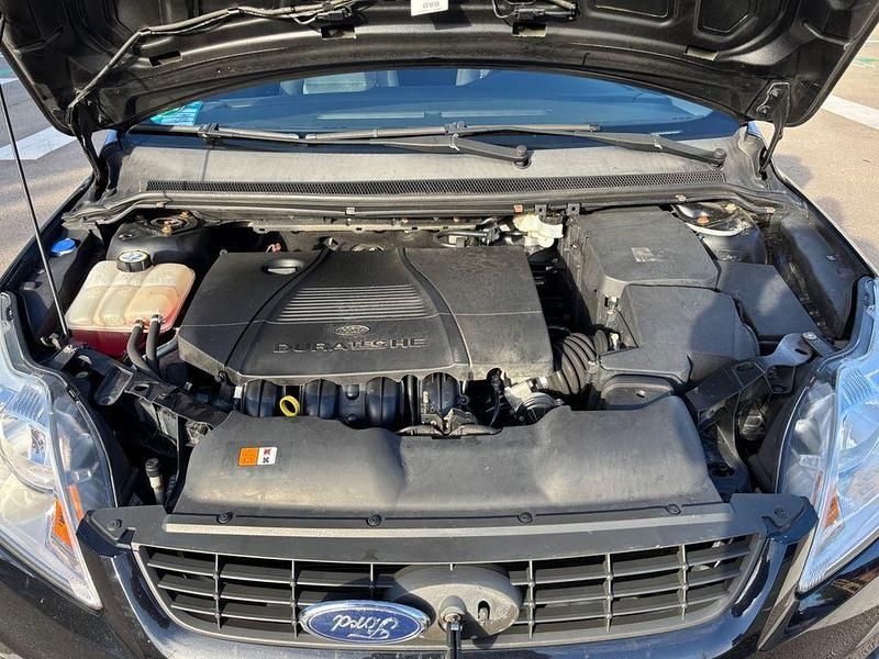 Schwarz Gebraucht 2010 Ford Focus Limousine | 4.750 € (Etwas zu teuer) - Bild 1/4