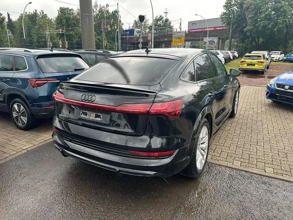 Gebraucht Audi e-tron Sportback Ambiente 369 kW (503 PS) 2022 Mythosschwarz metallic SUV