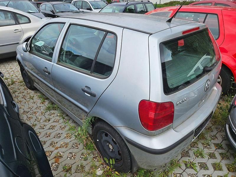 Gebraucht VW Polo Basis 75 PS (55 kW) 2001 Silber Kleinwagen