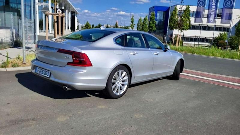 Gebraucht Volvo S90 Momentum 150 PS (110 kW) 2018 Silber Limousine