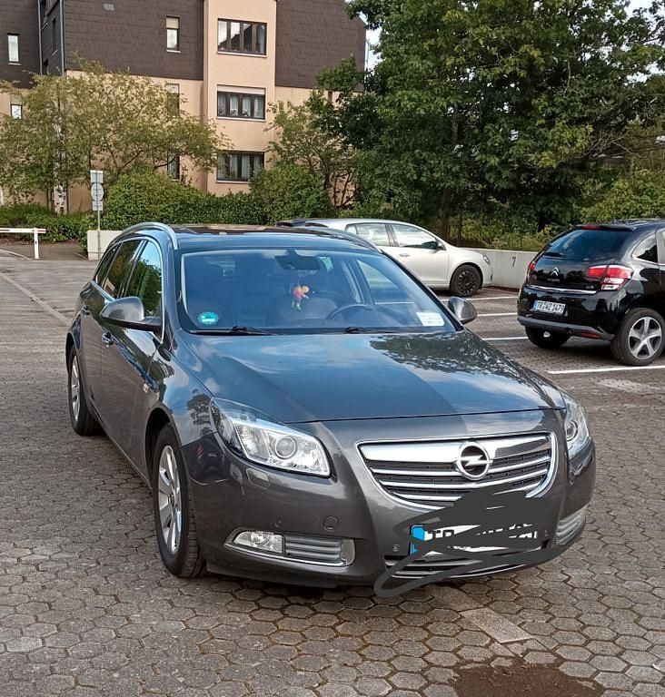 Grau Gebraucht 2010 Opel Insignia Design Edition Kombi | 6.900 € (Etwas zu teuer) - Bild 1/3