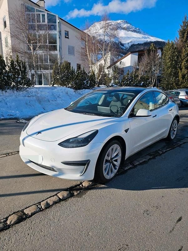 Weiß Gebraucht 2022 Tesla Model 3 Limousine | 24.500 € (Superpreis) - Bild 1/4
