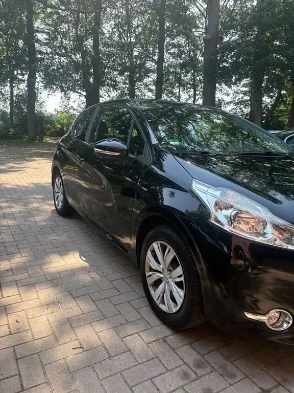 Gebraucht Peugeot 208 Active 68 PS (50 kW) 2013 Schwarz Kleinwagen