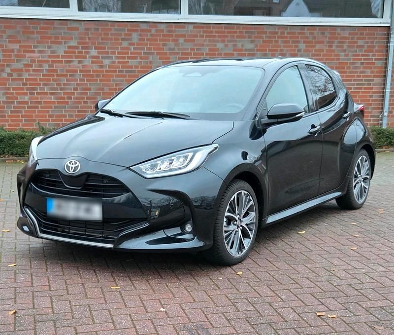 Schwarz Gebraucht 2024 Toyota Yaris Hybrid Style Kleinwagen | 24.190 € (Guter Preis) - Bild 1/4