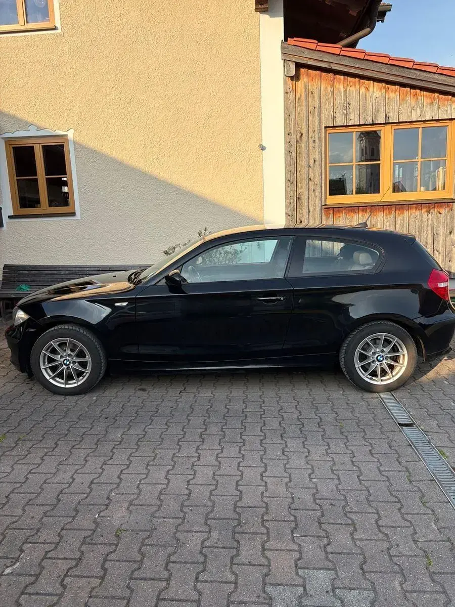 Gebraucht BMW 118 143 PS (105 kW) 2009 Schwarz Kleinwagen