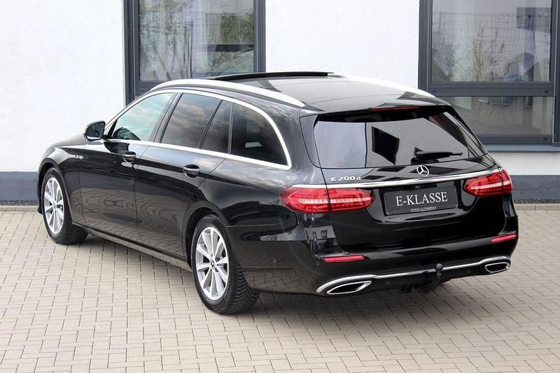 Gebraucht Mercedes E200 160 PS (117 kW) 2020 Schwarz Limousine