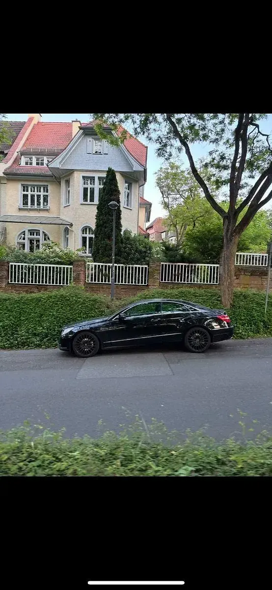 Gebraucht Mercedes E220 170 PS (125 kW) 2012 Schwarz Coupé