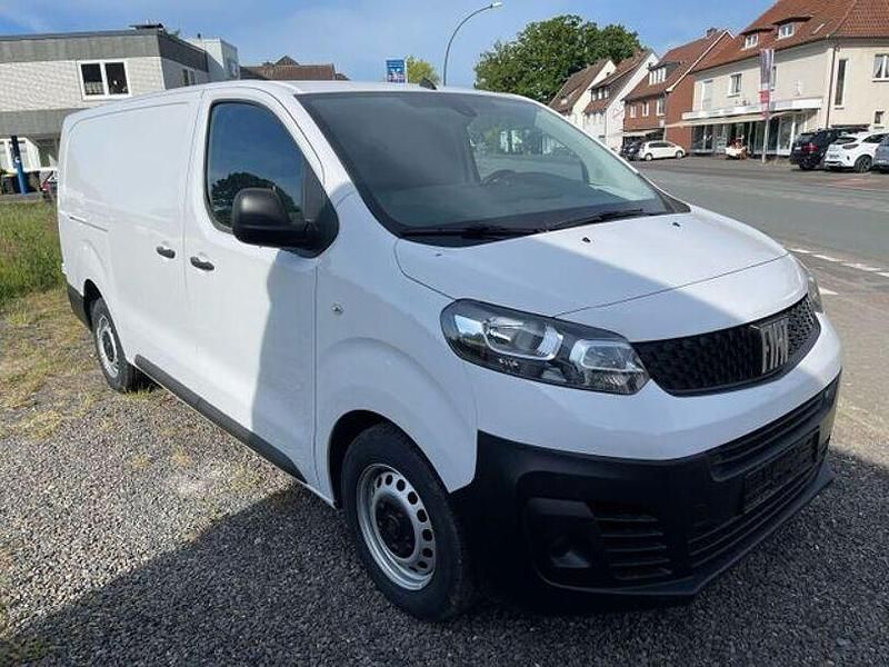 Weiß Gebraucht 2023 Fiat Scudo Basis Van / Kleinbus | 21.890 € (Etwas zu teuer) - Bild 1/4