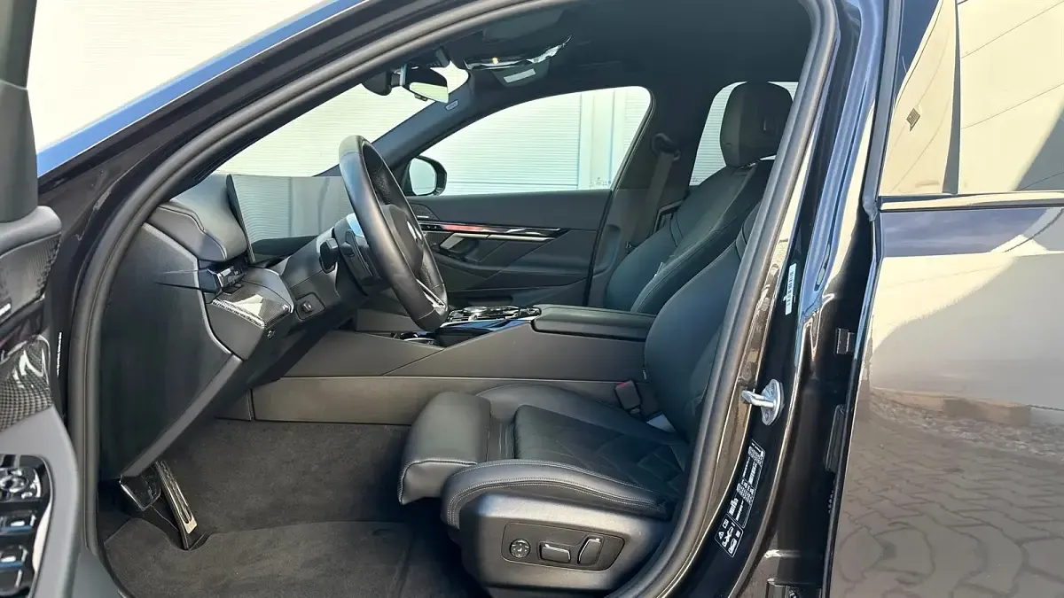 Gebraucht BMW 520 Comfort Edition 197 PS (144 kW) 2025 Sophistograu brillanteffekt Kombi
