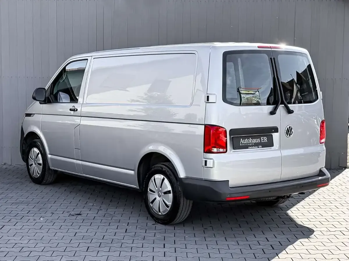 Gebraucht VW Transporter 150 PS (110 kW) 2021 Reflexsilber Van
