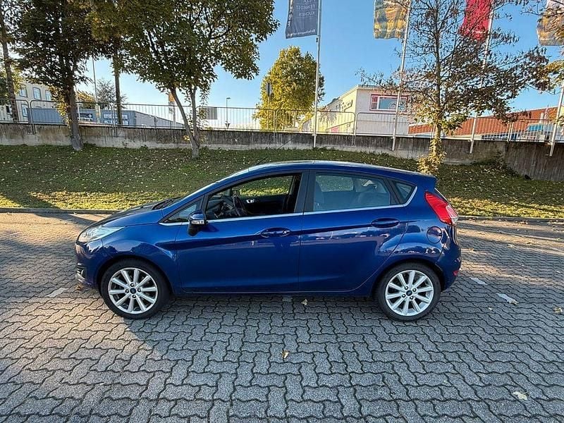 Gebraucht Ford Fiesta Titanium 101 PS (74 kW) 2016 Blau Kleinwagen