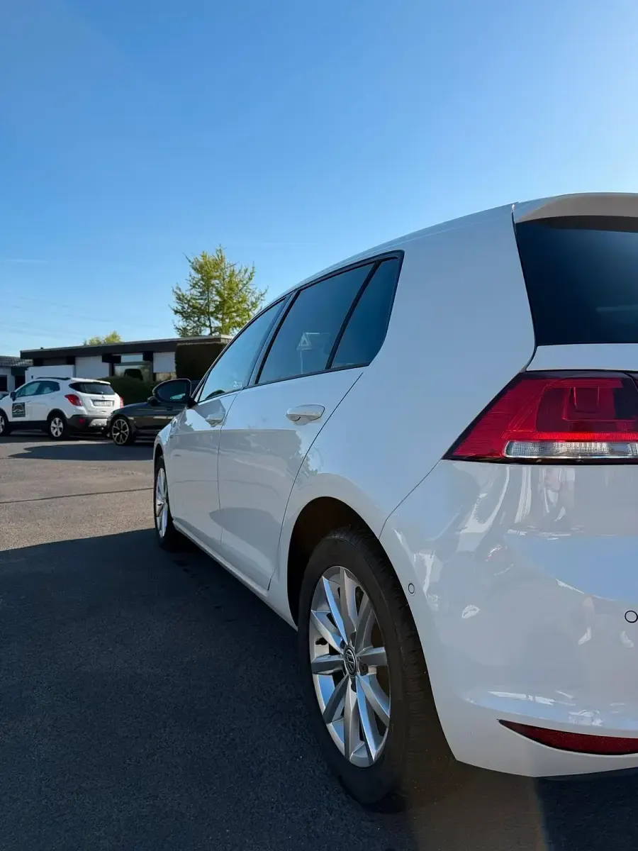 Gebraucht VW Golf VII 83 PS (61 kW) 2014 Weiß Limousine