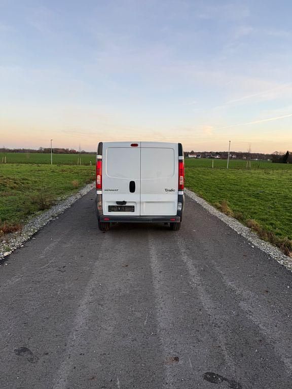 Second-hand Renault Trafic 90 CP (66 kW) 2012 Alb Monovolum